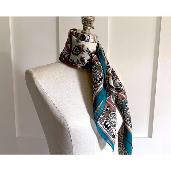 Vintage Ornate Pattern Scarf with Turquoise Border - Picture 5 of 10